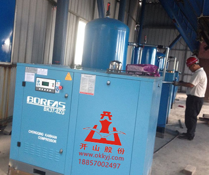 開山(shan)螺杆空壓機在電(dian)廠的使用現場 開山螺(luó)杆空壓機在電廠(chǎng)的使用現場