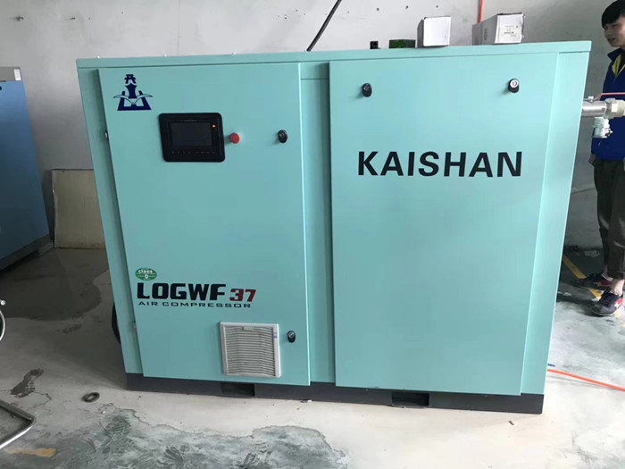 開山無油水(shui)潤滑螺杆空(kōng)壓機服務于(yú)食品行業